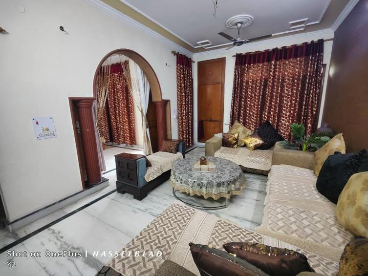  450 Sq. Yards Residential Plot for Sale in Sector 40 Noida