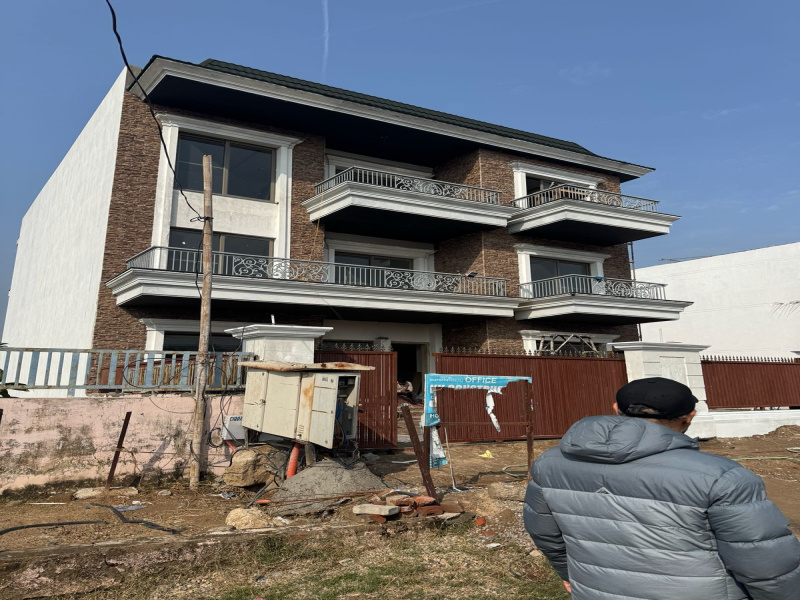 10 BHK 500 Sq. Yards Builder Floor for Rent in Airport Road, Mohali