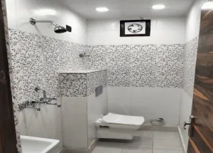 2 BHK Builder Floor for Rent in Laxmi Nagar, Delhi