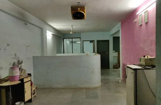  1500 Sq.ft. Commercial Shop for Rent in Alkapuri, Vadodara