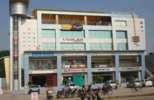  300 Sq.ft. Commercial Shop for Rent in JVLR Road, Powai, Mumbai