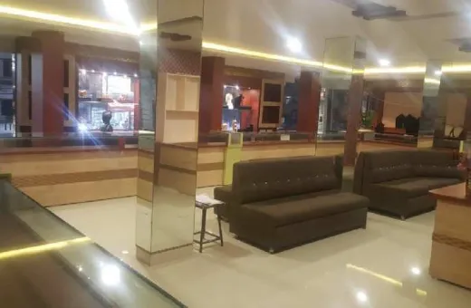  1680 Sq.ft. Commercial Shop for Rent in Kolar Road, Bhopal
