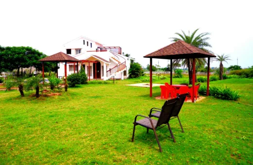 2 BHK 7050 Sq.ft. Farm House for Sale in Amravati Road, Nagpur